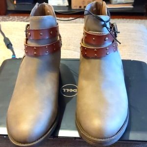 NWOT women's Discovery bootie boots with block heel by Pop in size 9